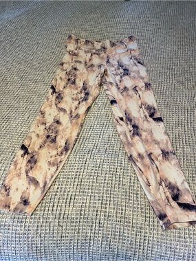 Old Navy Marble-Print Leggings in purple and light pink